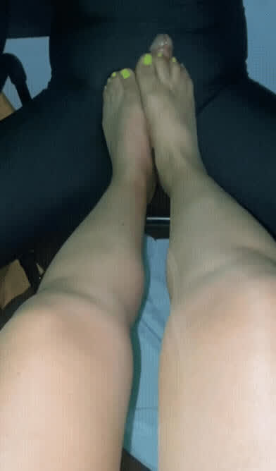 First time femdom footjob π£