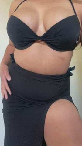 Anyone want to play with my tits tonight?