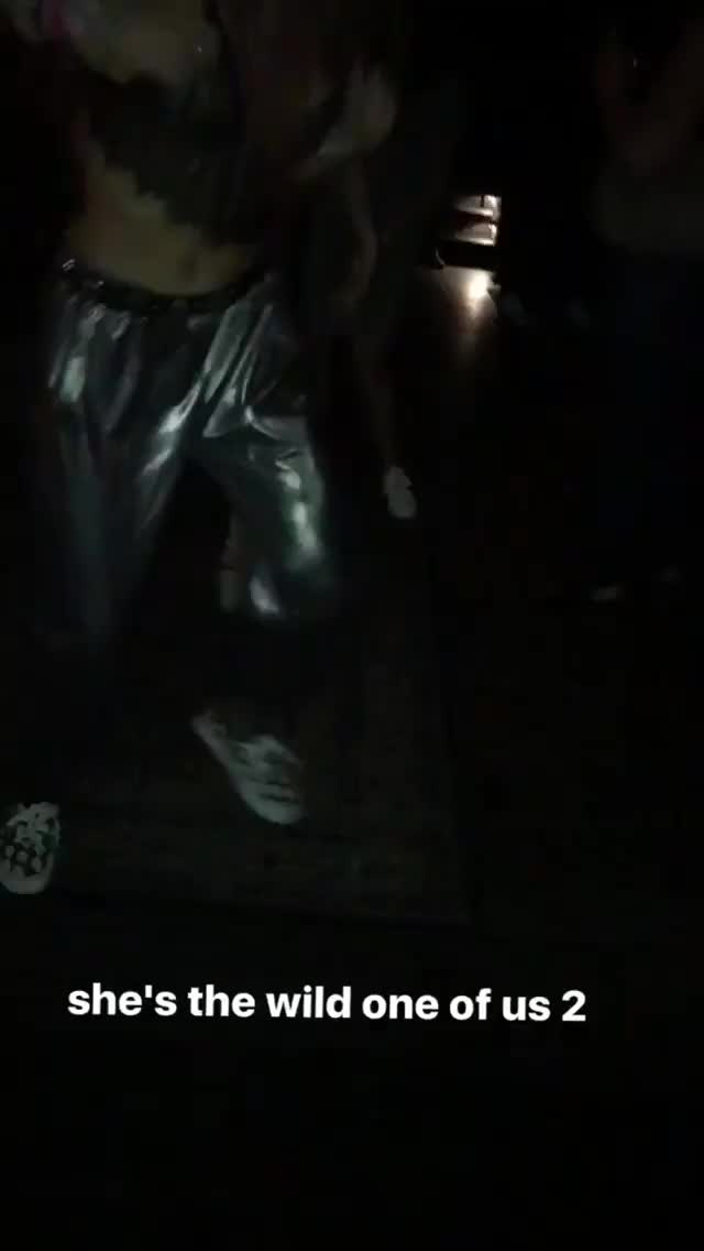 Bella Thorne clip