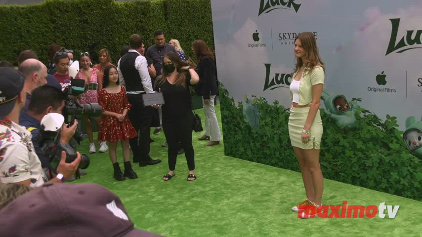 celebrity clothed pokies clip