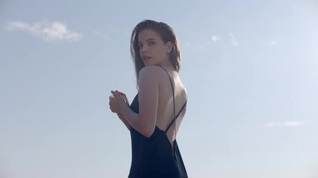 Barbara Palvin clip