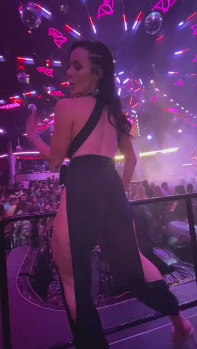 Dress Pornstar Twerking clip