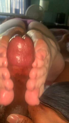 Footjob cumshot in slo mo