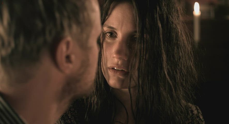 Danica Curcic sexscene fra Over Kanten