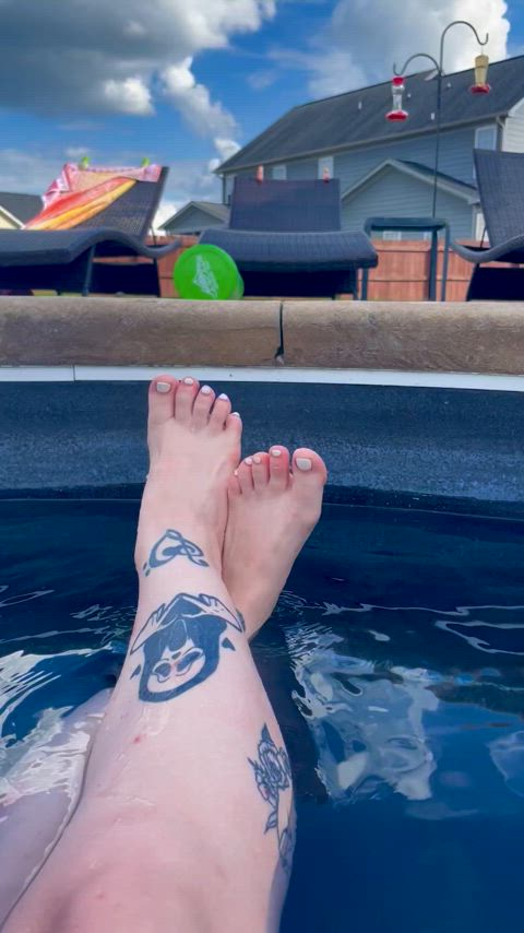 Cute little toes π«ΆπΌπ