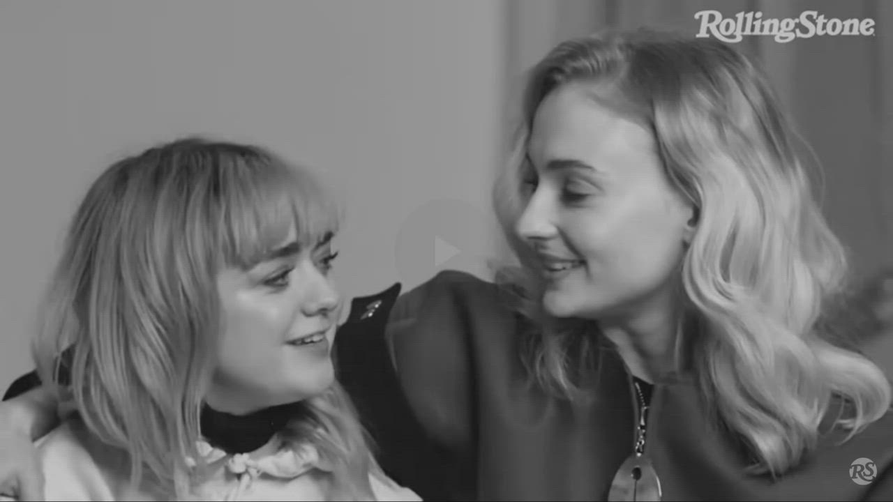 Cute Maisie Williams Sophie Turner clip