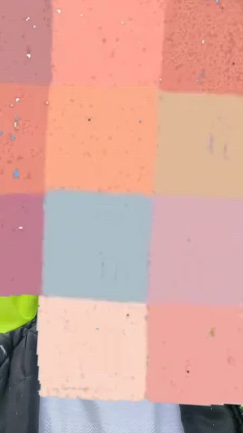 π«£