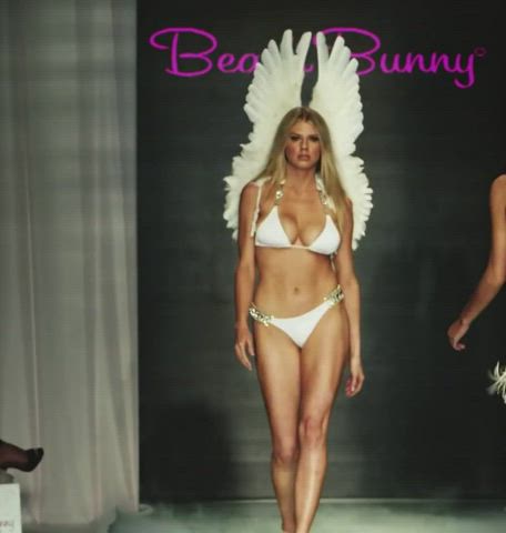 Big Tits Charlotte McKinney Huge Tits clip