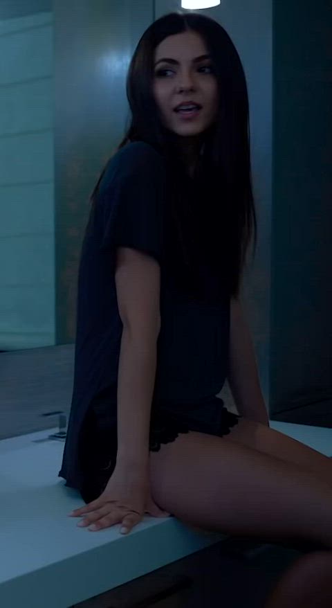 celebrity female legs socks victoria justice clip