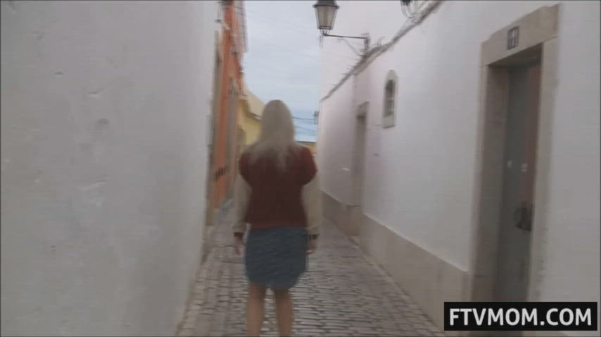 cougar flashing milf outdoor public upskirt clip