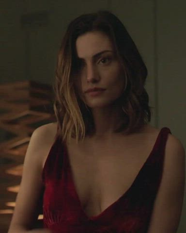 australian phoebe tonkin topless clip