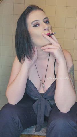 milf seduction smoking clip