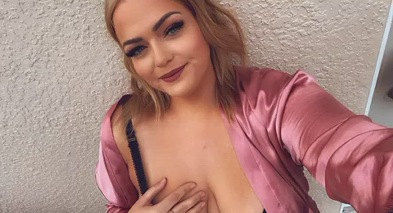 Me and my natural tits outside on this beautiful day! โ๏ธ