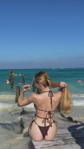 Candid Celebrity Cute clip