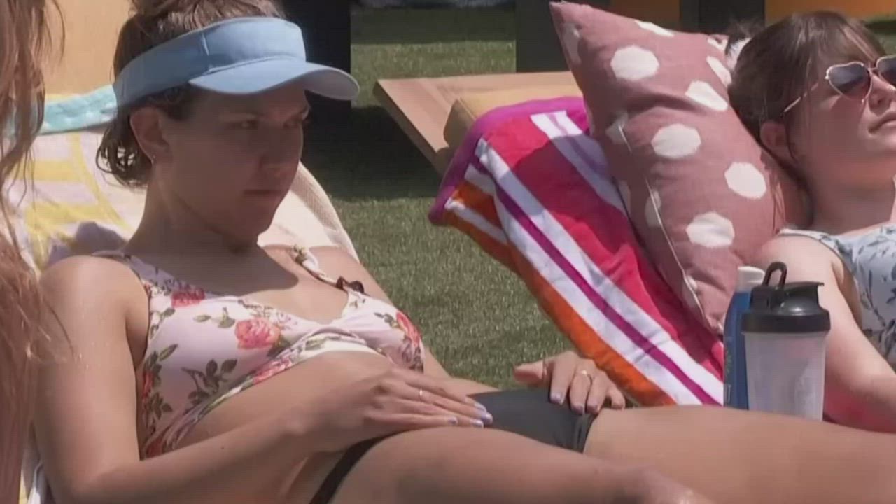Bikini Camel Toe Voyeur clip