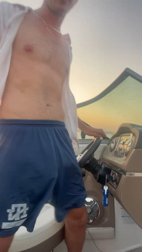 Fast boat, big dick 🛥