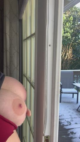Big Tits Jiggling Public clip