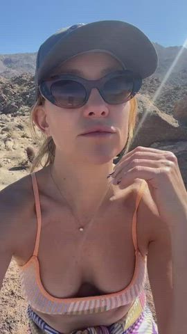 blonde celebrity cleavage kate hudson natural tits small tits clip