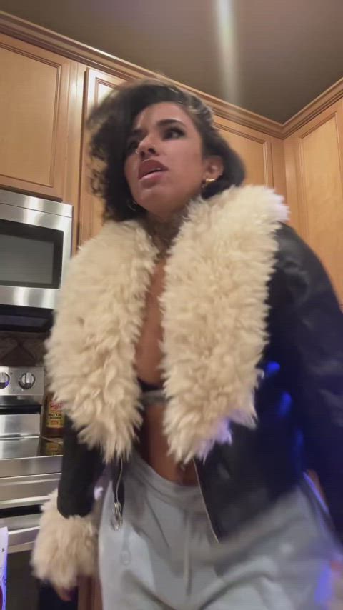 abs big tits dancing tits clip