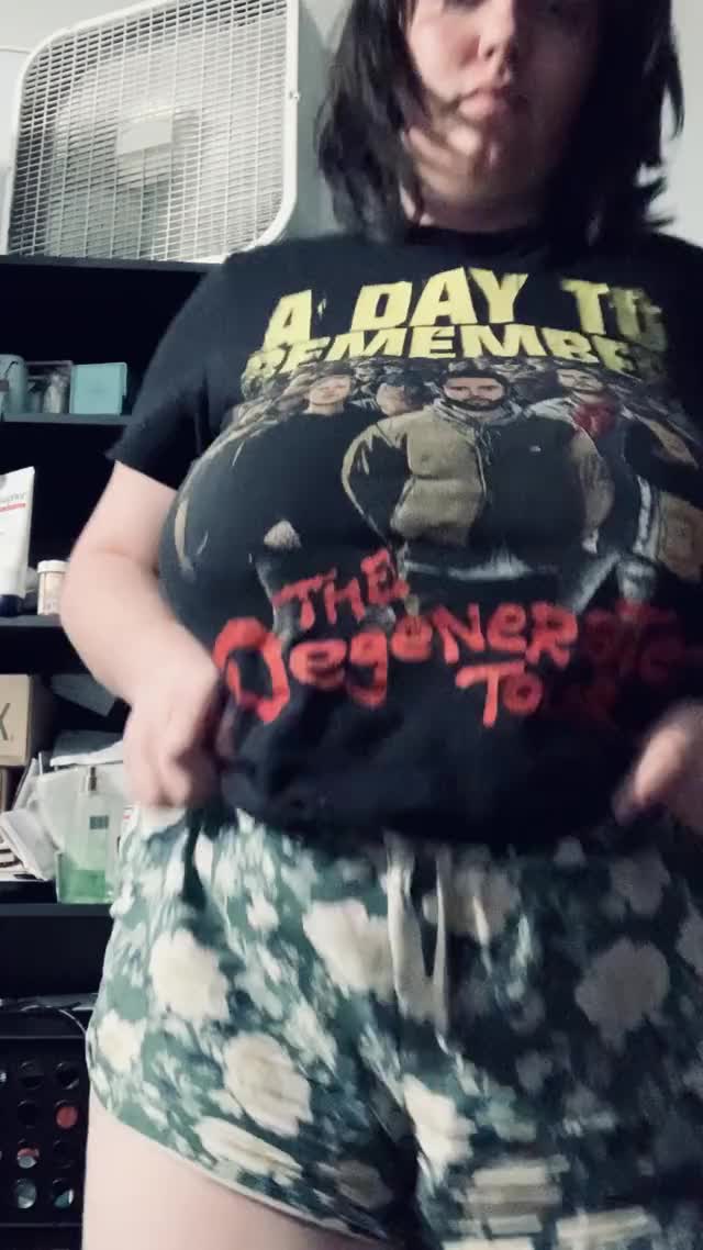 titty drop / titty play ?