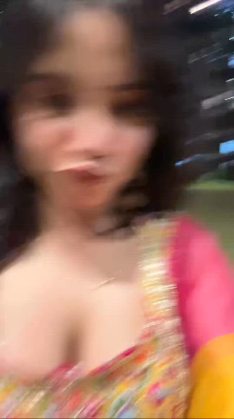 Muskan Karia, flaunting her cleavage