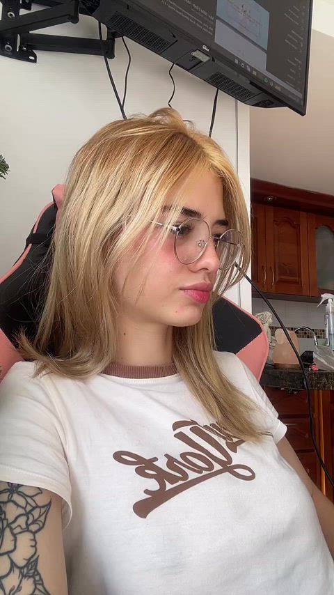 braless colombian cute glasses tiktok tik-tok clip