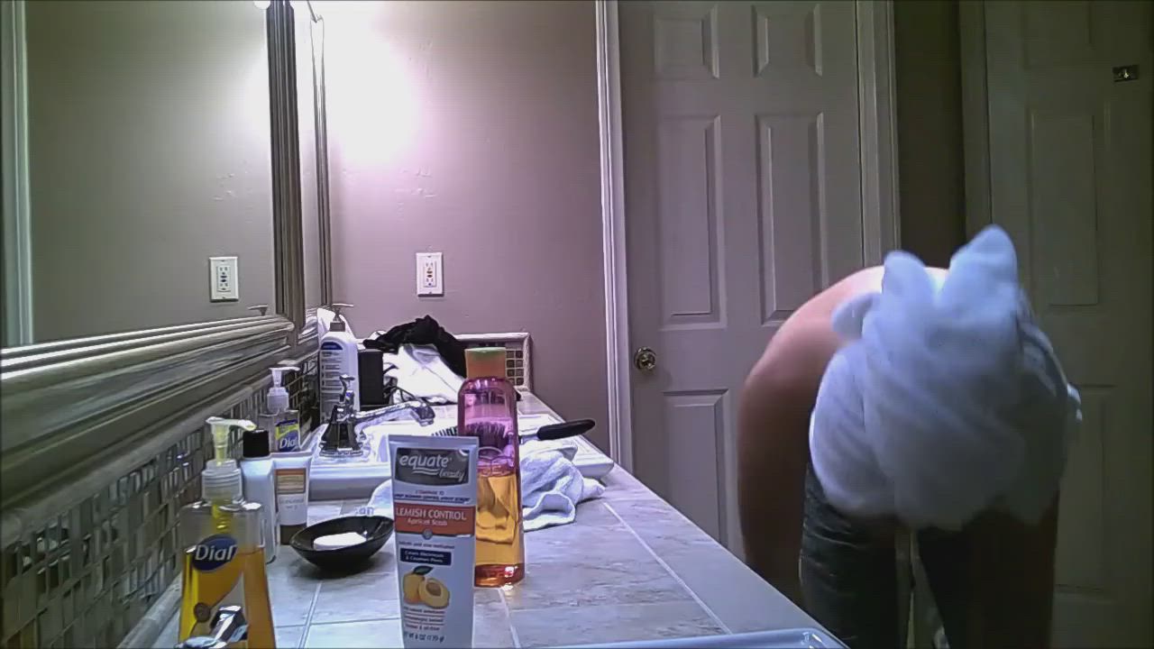 Bathroom Hidden Cam Voyeur clip