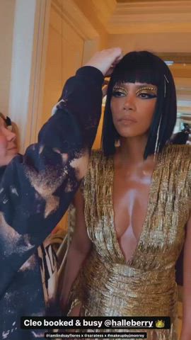 Cleavage Halle Berry Tits clip