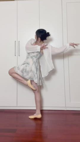 asian cute dancing clip