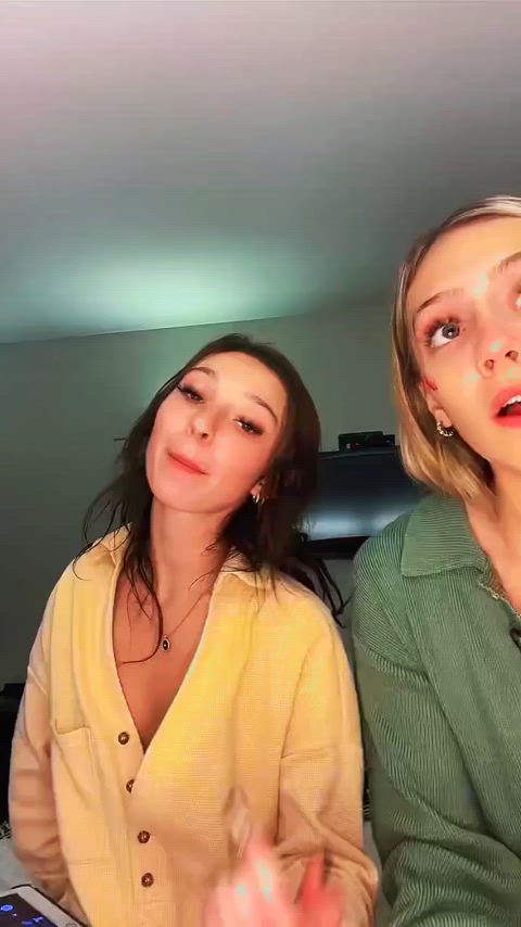 amateur downblouse milf natural tits nipslip tiktok tits clip