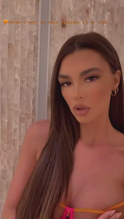 American Brunette Model clip