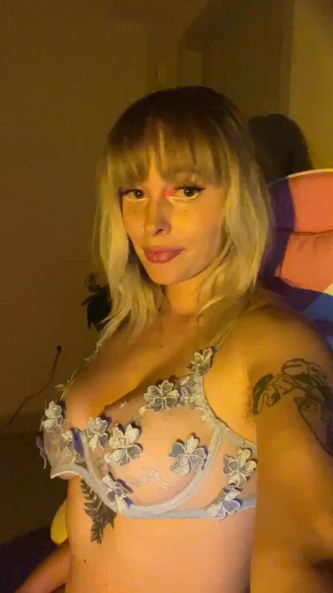 Feeling sexy to this song