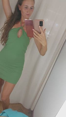 In love with this dress๐