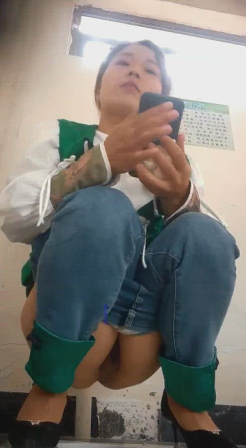 asian babe toilet clip