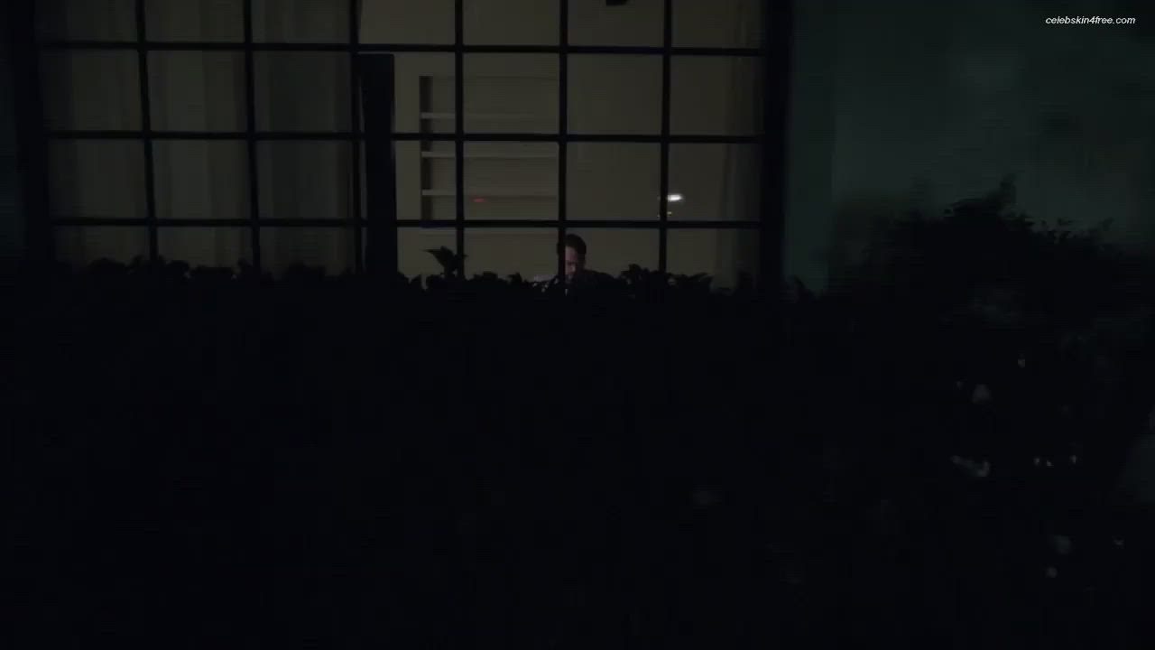 Jenny Slate booty in - House of lies