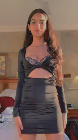 Bouncing Tits Cleavage Tease clip
