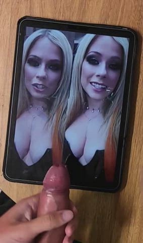 Avril Lavigne GIF by discosweat