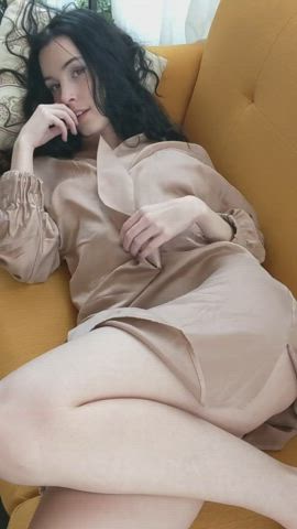 Brunette NSFW White Girl clip
