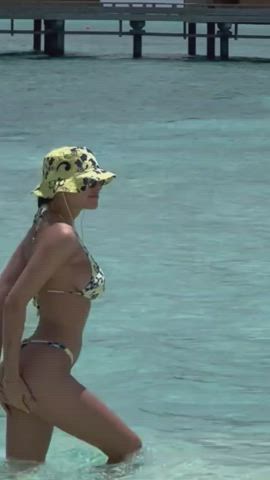Boobs Cleavage Russian clip