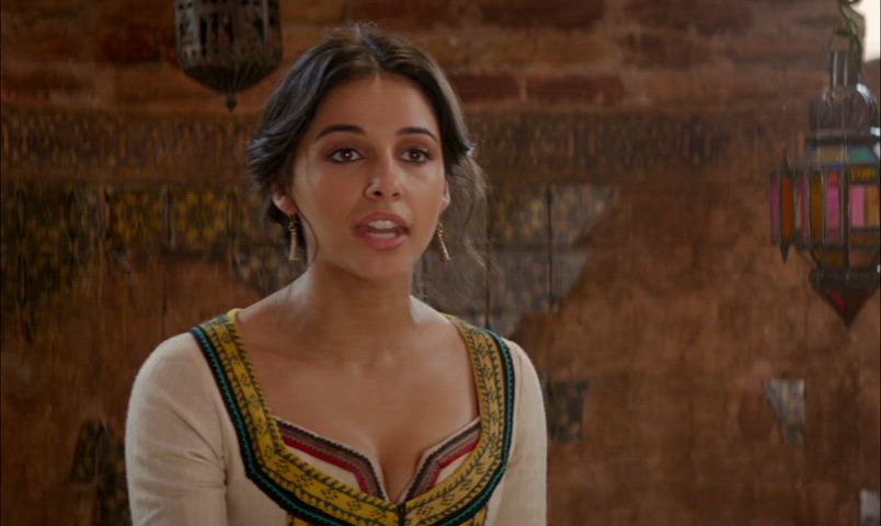 celebrity dress female naomi scott clip