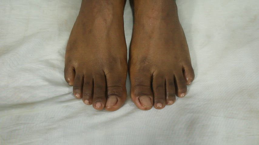 creamy ebony feet clip