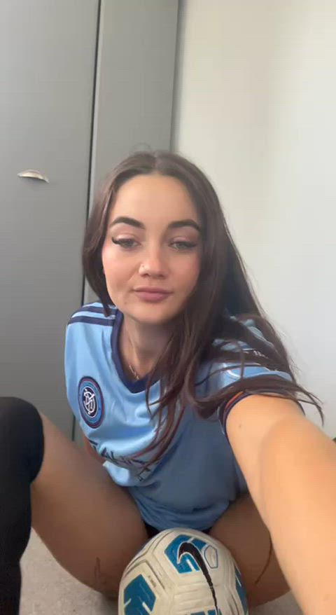 This 19 year old athlete wants to be touched all over๐