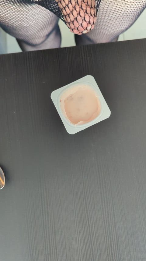 Strawberry cum yogourt