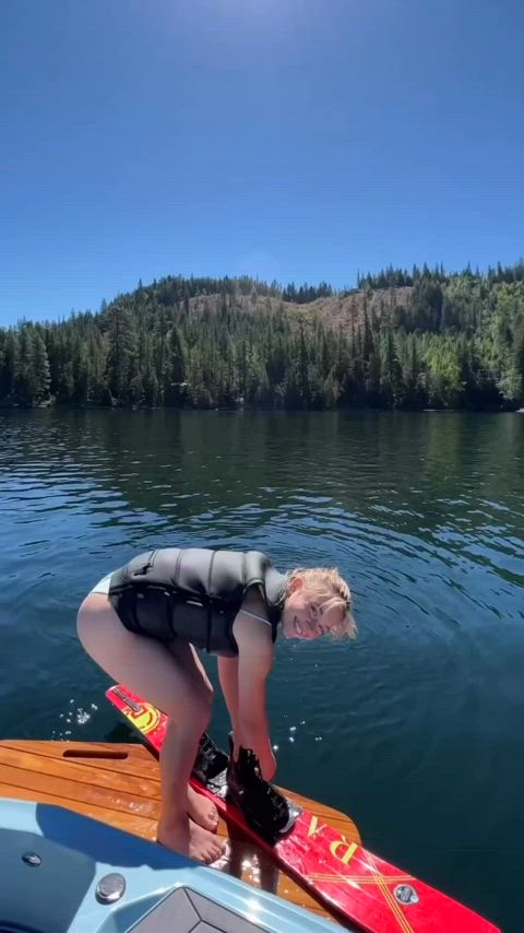 actress ass bikini blonde celebrity legs sydney sweeney clip