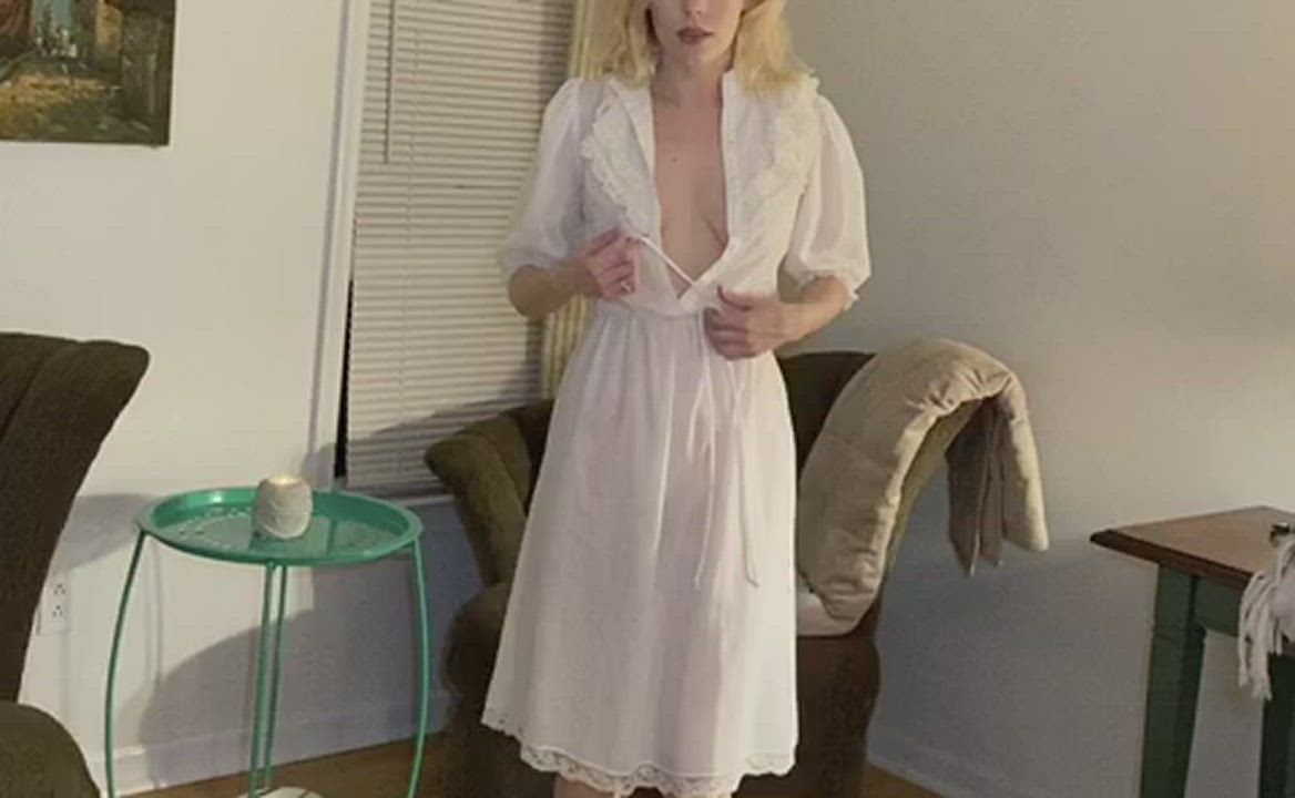 Blonde Striptease Undressing clip