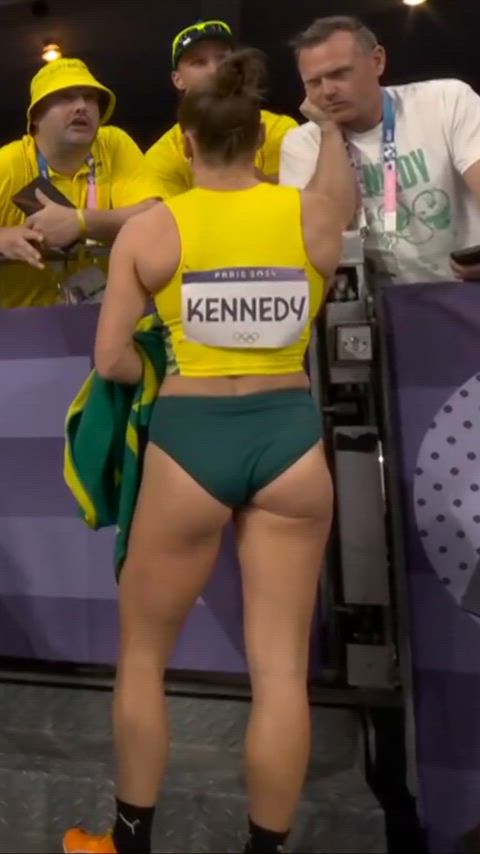Nina Kennedy shaking her ass