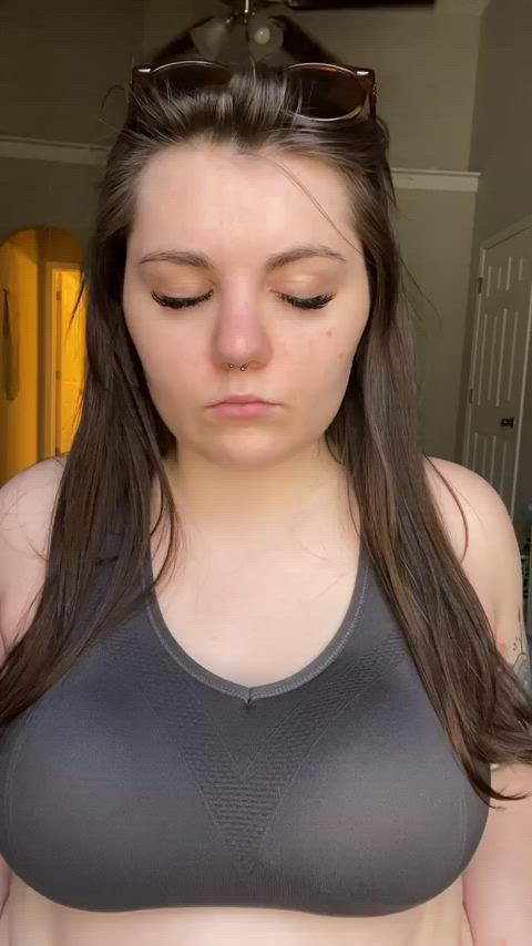 amateur big tits brunette tattoo tits titty drop white girl clip