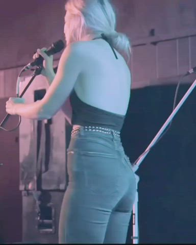 Emily Kinney
