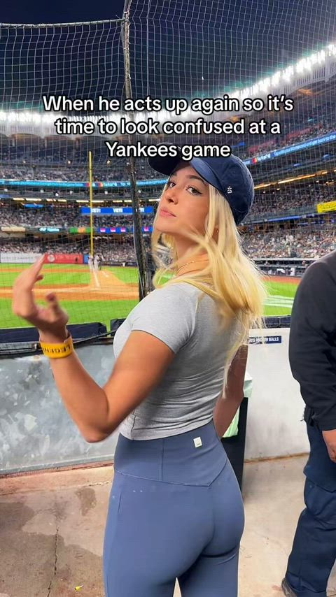 ass athlete blonde leggings natural tits petite small tits clip