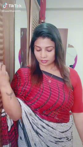 TikTok Indian MILF Saree clip